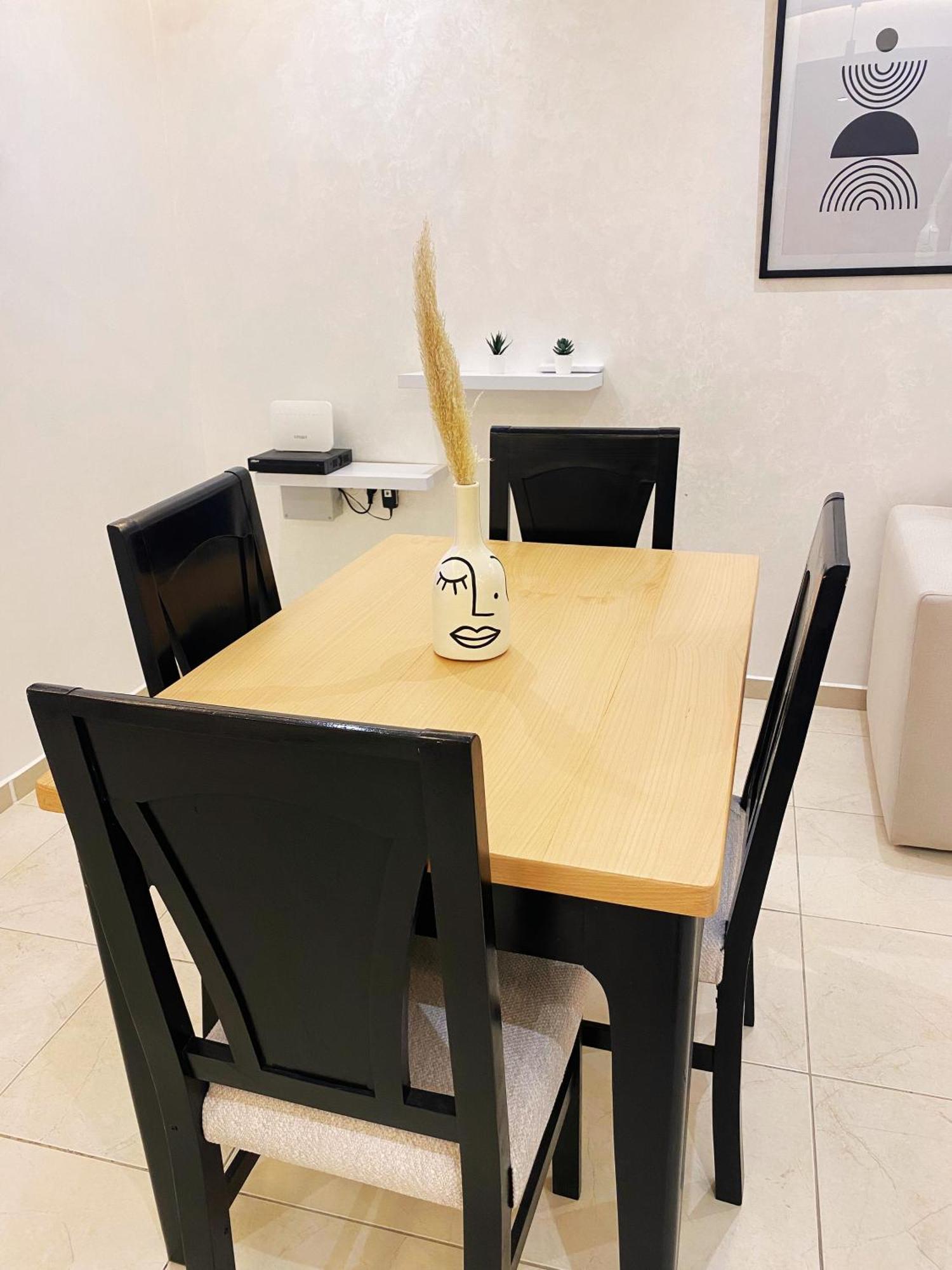 Centre Gueliz Plaza Marrakech Apartment *